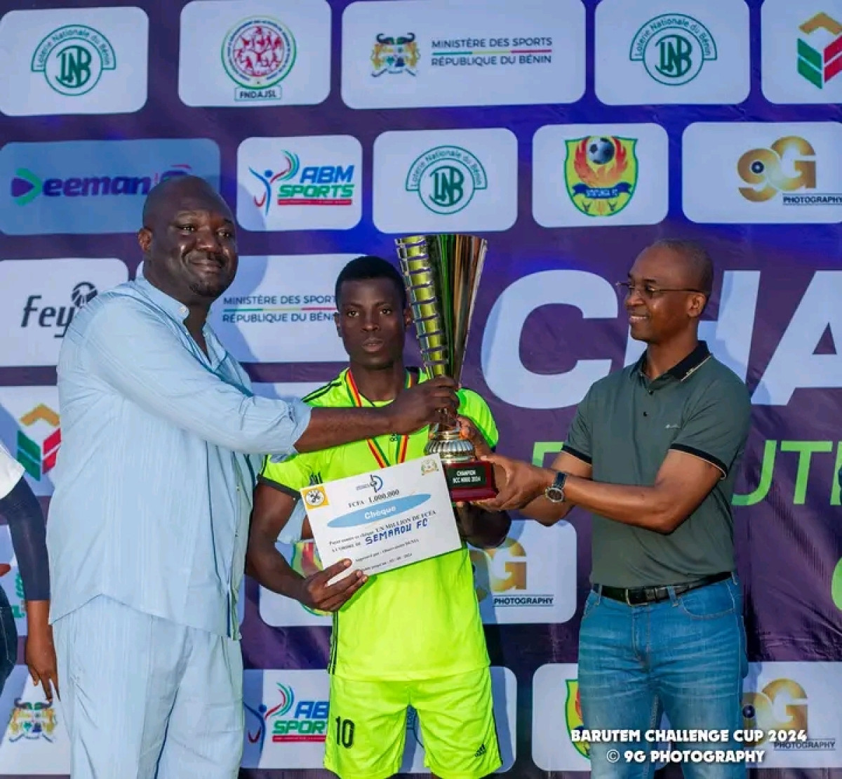 À TRAVERS LE TOURNOI DE FOOTBALL BARUTEM CHALLENGE CUP 2024 DE NIKKI :Dr Ilyass Sina et l’Observatoire Dunia opèrent la magie de l’unité . Sacré vainqueur, Sémarou Fc part avec un million de francs