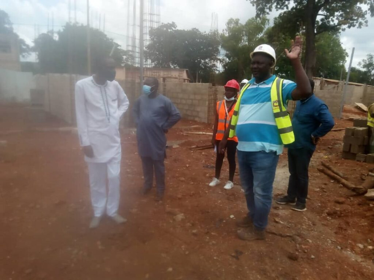 CONSTRUCTION D’UN MARCHÉ REGIONAL À NATITINGOU : Le maire Ouidéyama constate l’évolution des travaux sur le site