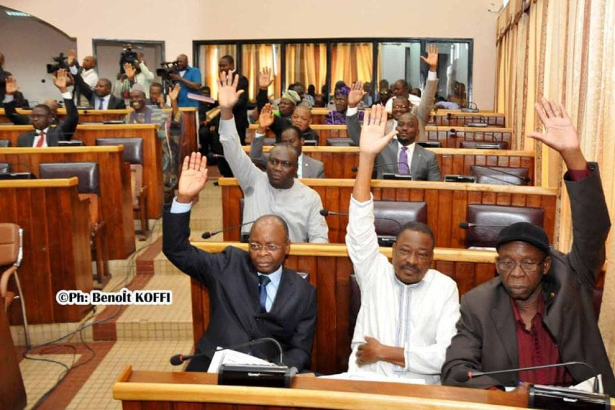 EDITO  :    Le parlement devant la mer rouge ce jour !