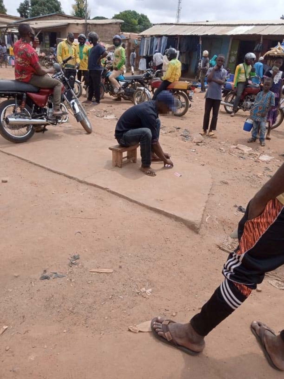 JEU DE CARTE PRATIQUE DANS DES MARCHES SECONDAIRES DU BENIN : Zoom sur le mystère d&rsquo;une activité d&rsquo;escroquerie  . Les autorités interpellées