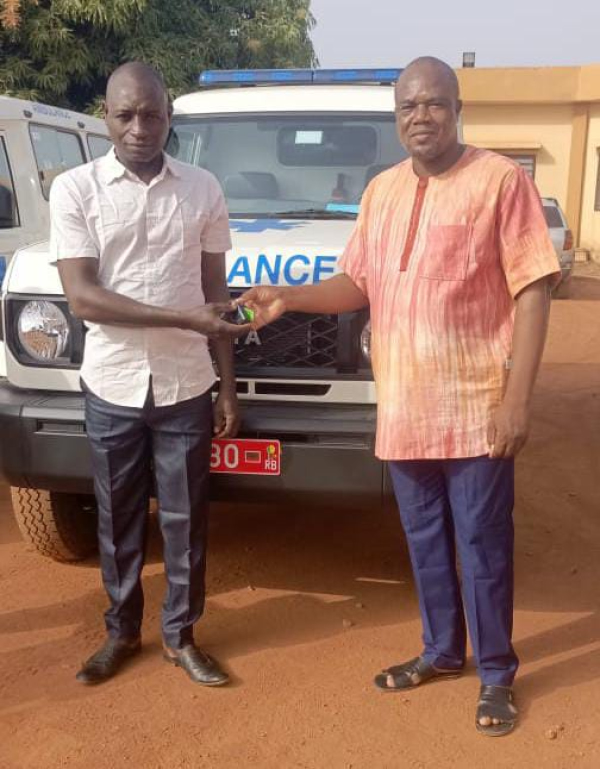 Kouandé/pour répondre efficacement aux urgences sanitaires: l’hôpital de zone, les cs de birni et guilmaro dotés de trois ambulances