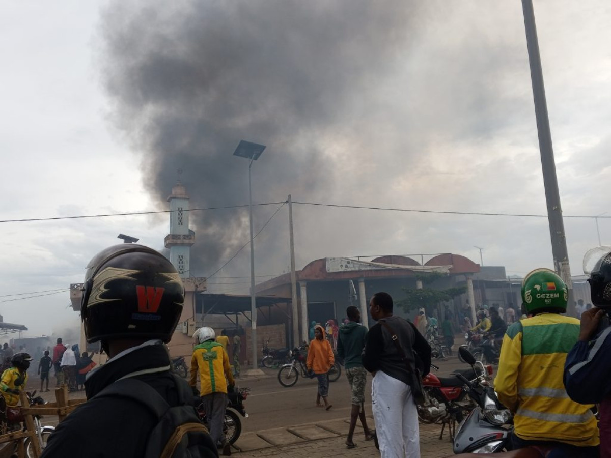 VILLE DE PARAKOU : Le marché de Zongo en feu depuis 6h