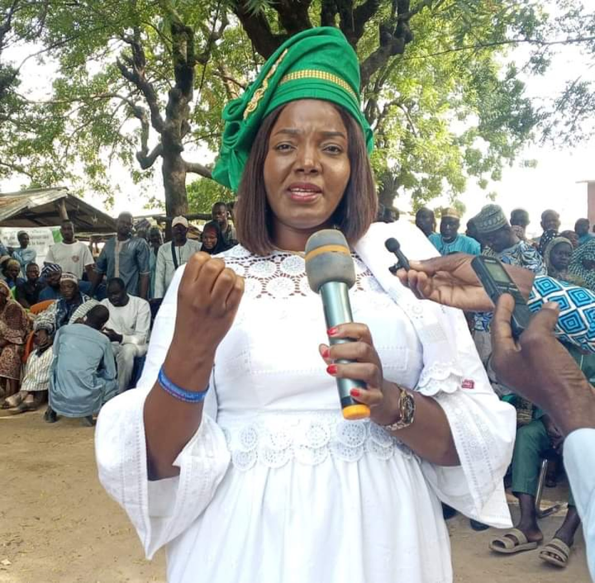 SÉGBANA/JOURNÉE DE RÉFLEXION ET DE MOBILISATION DES MILITANTS DU CHEVAL BLANC  :  Roukiatou Bio Faï responsabilise les jeunes Br pour l&rsquo;enracinement du parti   . Une grande prière dite pour la paix au Bénin 