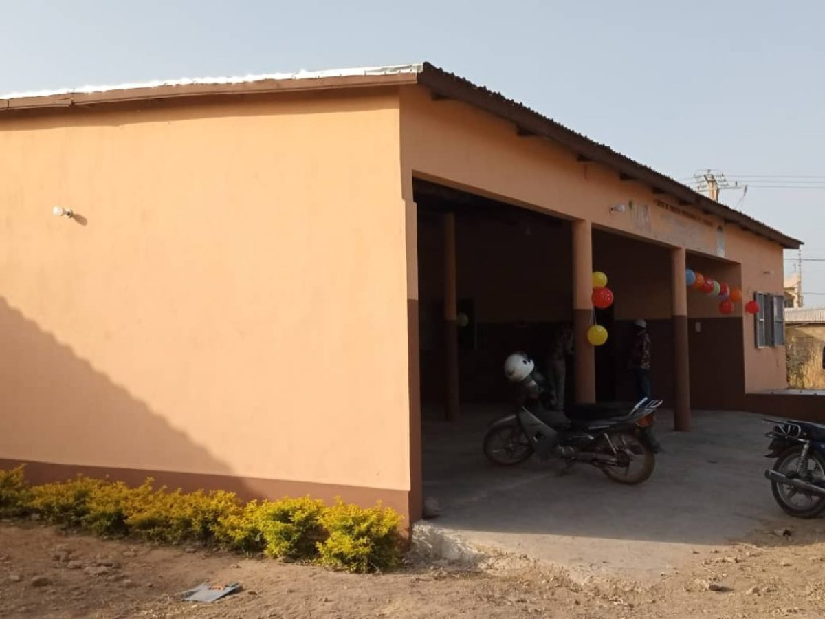 INAUGURATION DU CENTRE DE FORMATION PROFESSIONNELLE DE L&rsquo;ASSOCIATION DES VULCANISATEURS UNIS DE PARAKOU (AVUP)  : L&rsquo;Association Palmier de la Suisse fait œuvre utile