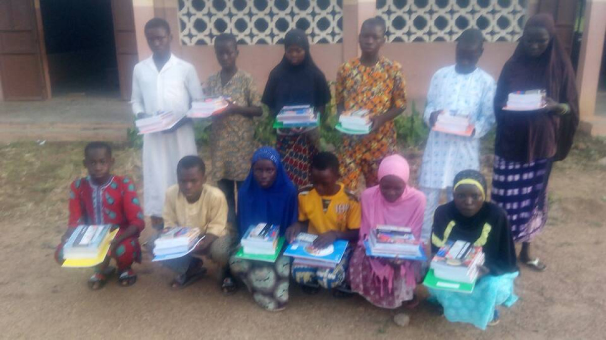 RENTREE SCOLAIRE 2018-2019 A NIKKI : Sylla Adamou distribue des fournitures scolaires aux écoliers méritants