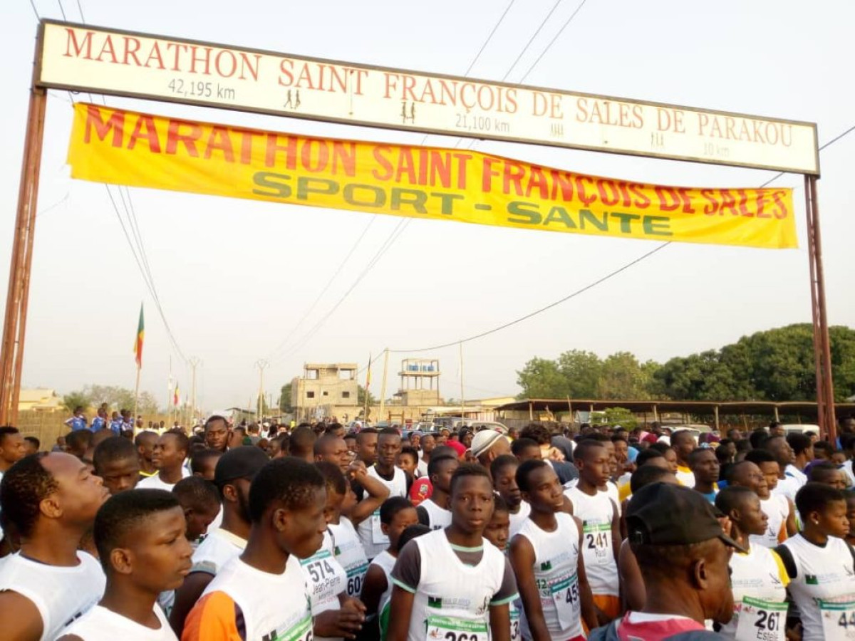 MARATHON SAINT FRANÇOIS DE SALES DE PARAKOU : La course dans l&rsquo;amour pour l&rsquo;amour à l&rsquo;amour