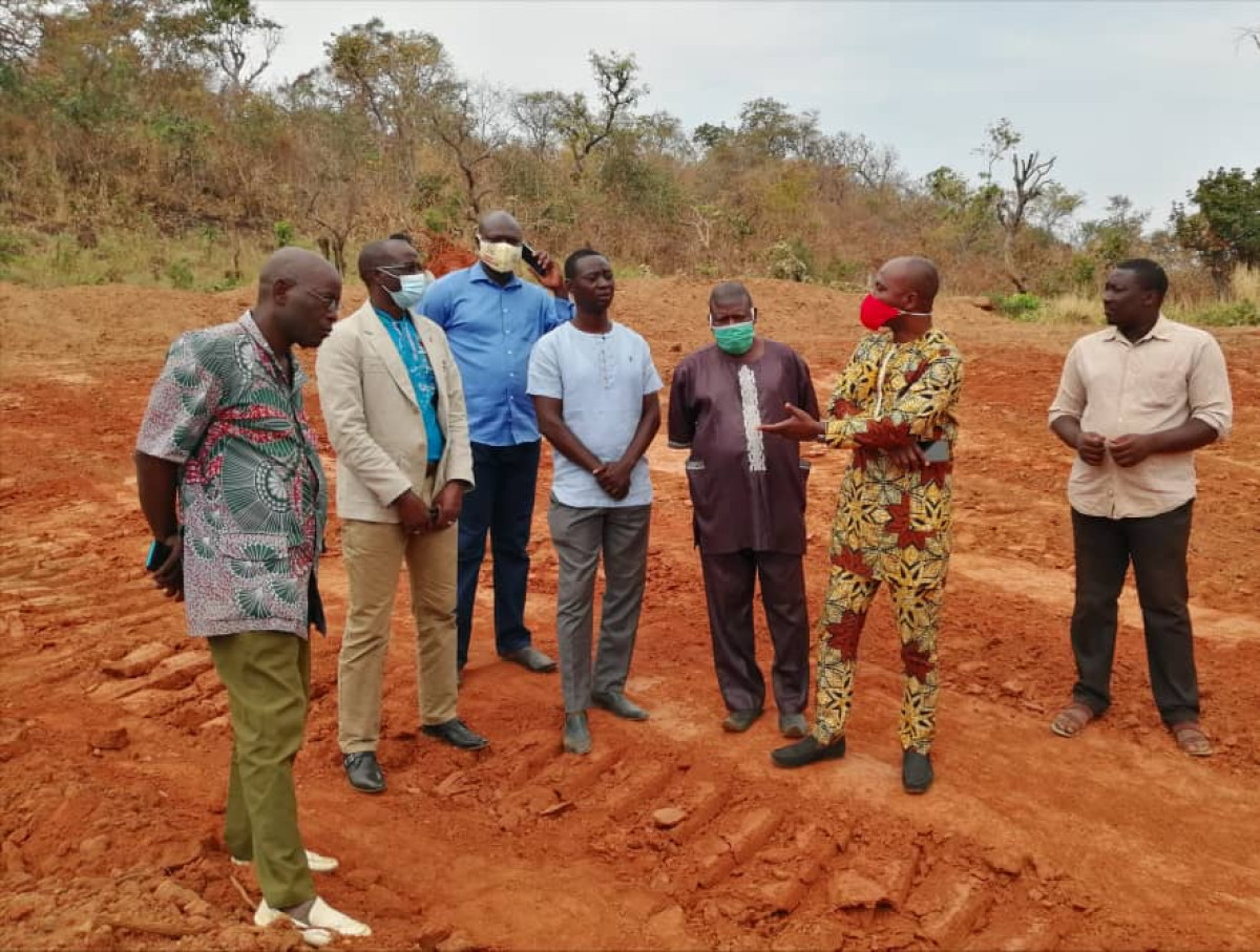 OUASSA-PEHUNCO/GERBAGE DE SABLE POUR LA PRODUCTION DE BRIQUES : Le maire Koto Orou Maré constate l’évolution des travaux sur le site