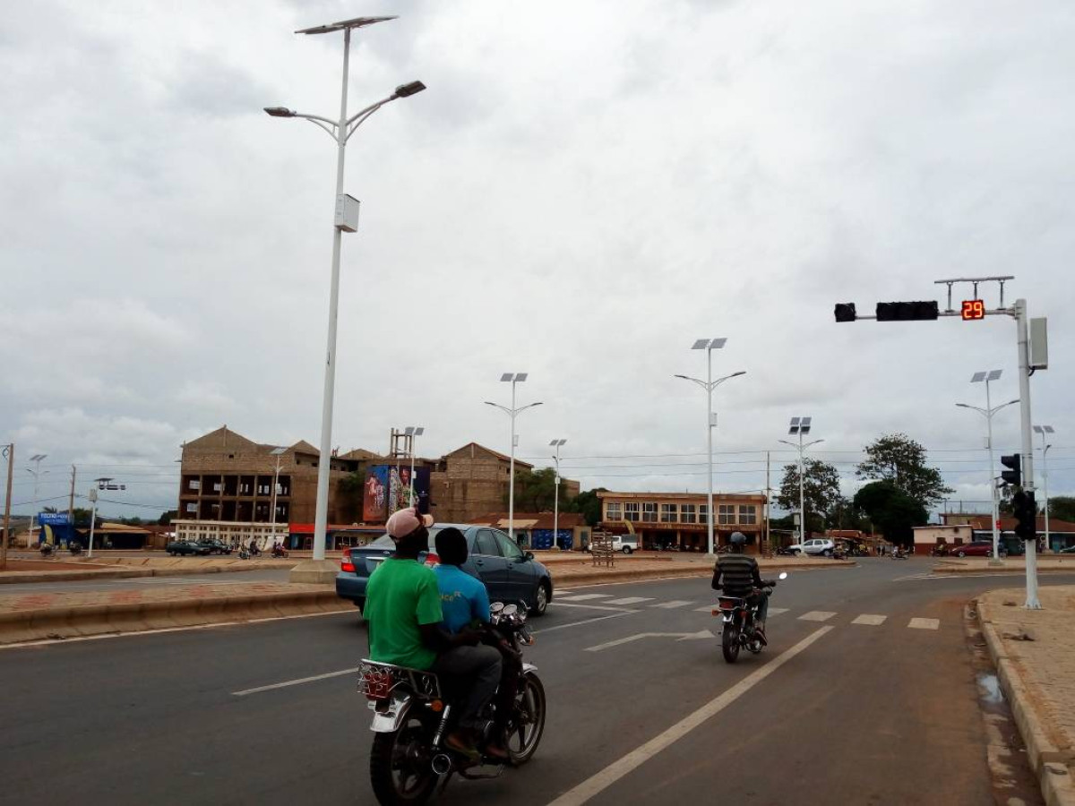 INSTALLATION DES LAMPADAIRES ET FEUX TRICOLORES A PARAKOU : Sinohydro révèle la cité des Koburu