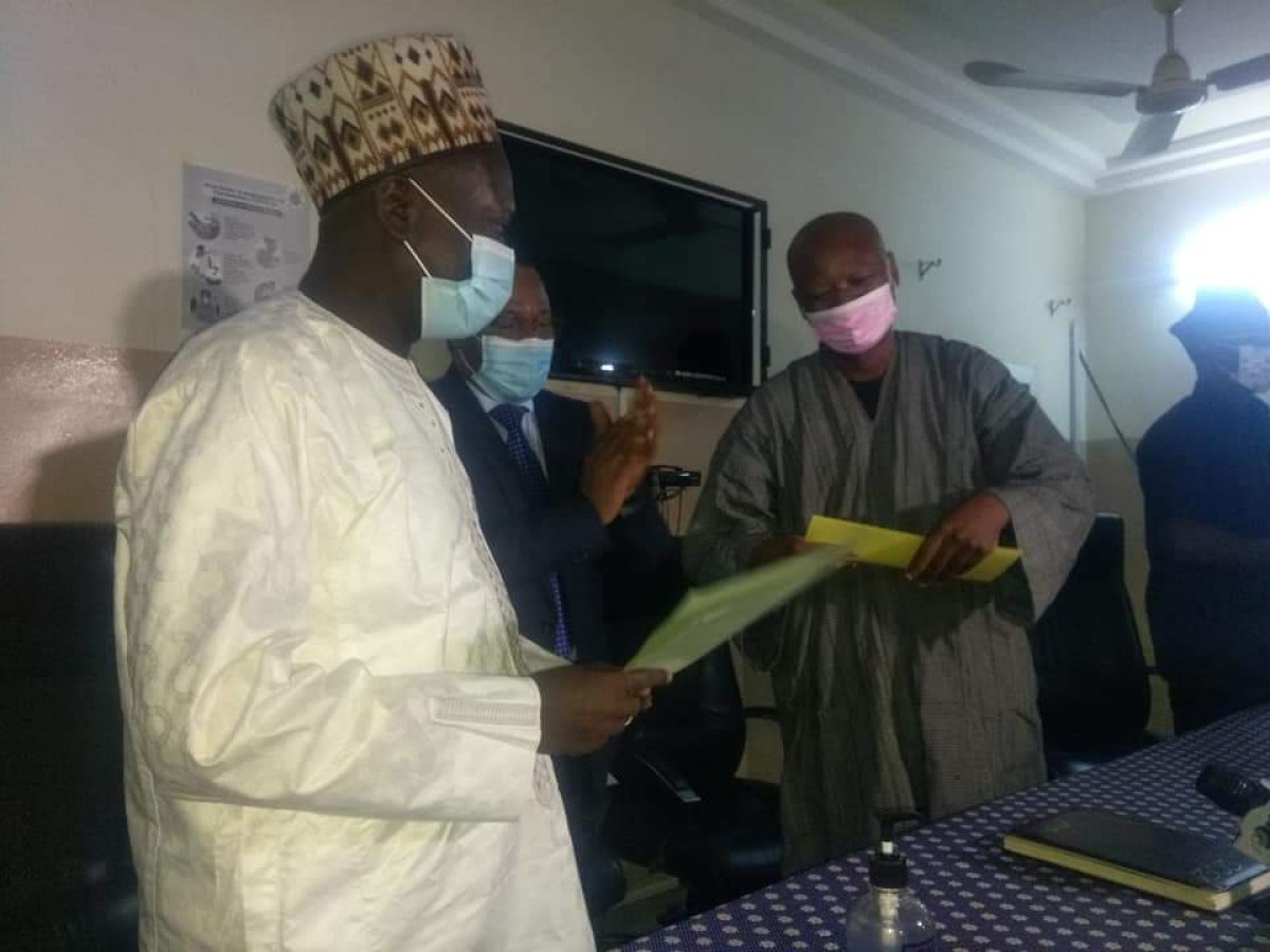 PASSATION DE SERVICE A LA PREFECTURE DE KANDI :  Mohamadou Moussa passe le témoin à Ahmed Bello Ky-Samah