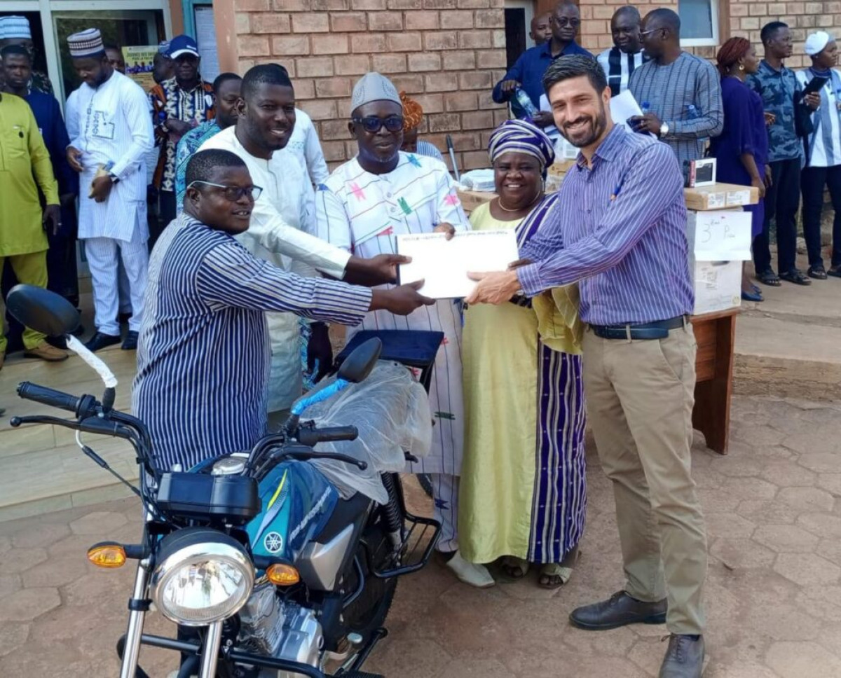 8E ÉDITION DU PRIX DE MEILLEURE GOUVERNANCE ORGANISÉ PAR L’ADECOB : Nikki garde le titre et reçoit d’importants lots . Des médecins communautaires dotés aussi de matériels
