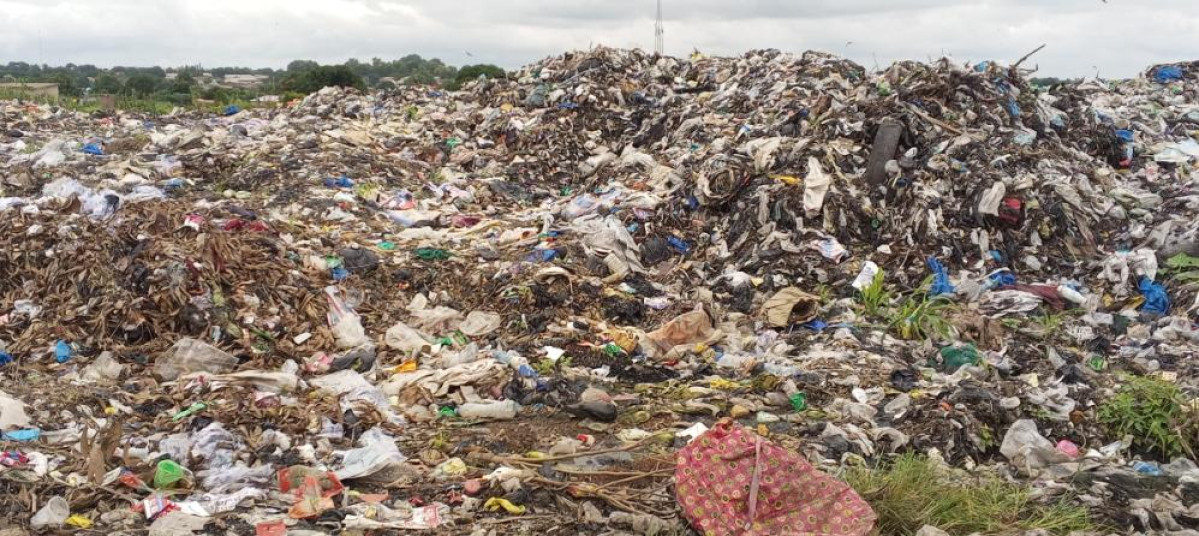 PARAKOU : Les populations de Kpérou-Guerra dénoncent le dépotoir sauvage d’ordures ménagères dans leur quartier