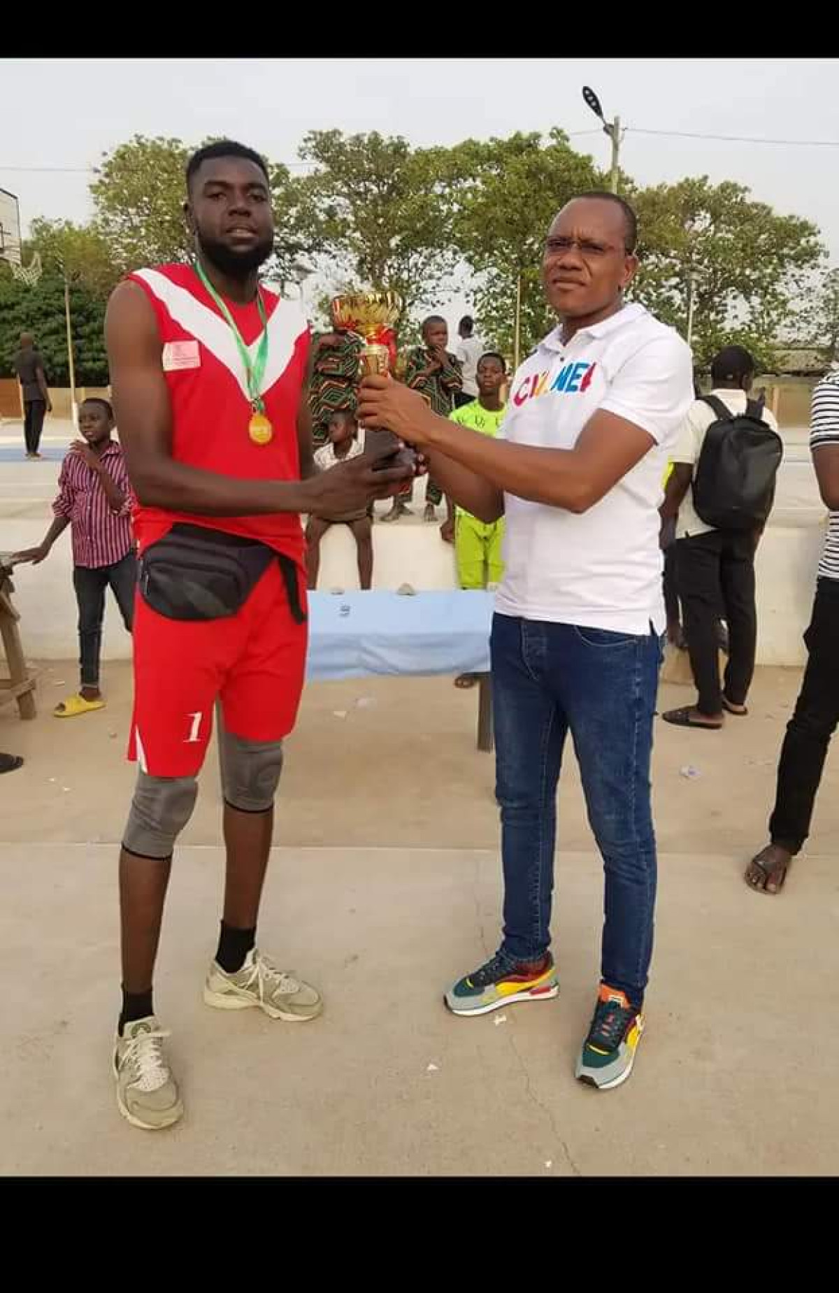 LIGUE RÉGIONALE DE VOLLEY-BALL BORGOU-ALIBORI : Le Président Soufiane Mama a lancé la saison sportive 21-22 à travers un tournoi . Le championnat professionnel démarre ce jour