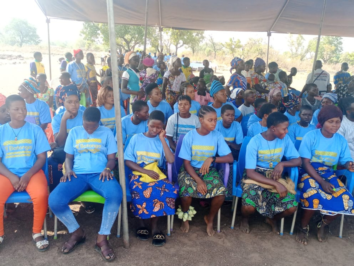 CÉLÉBRATION DE LA JOURNÉE DE LA FONDATION BATONGA À BOUKOMBÉ : Angélique Kidjo préoccupée par le bien-être de la jeune fille et femme.