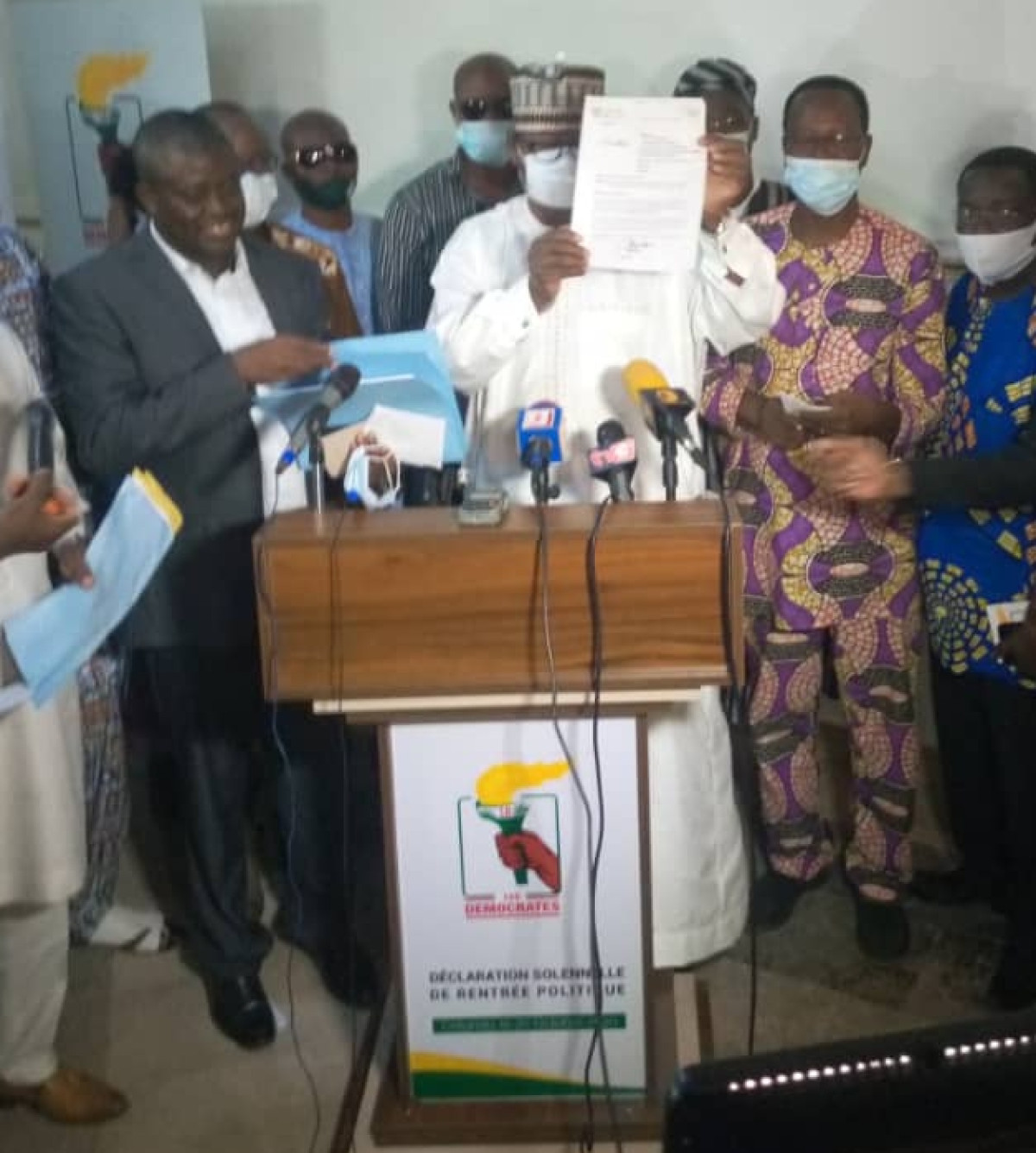 PARTI LES DÉMOCRATES : Le président d&rsquo;honneur Boni Yayi reçoit le récépissé