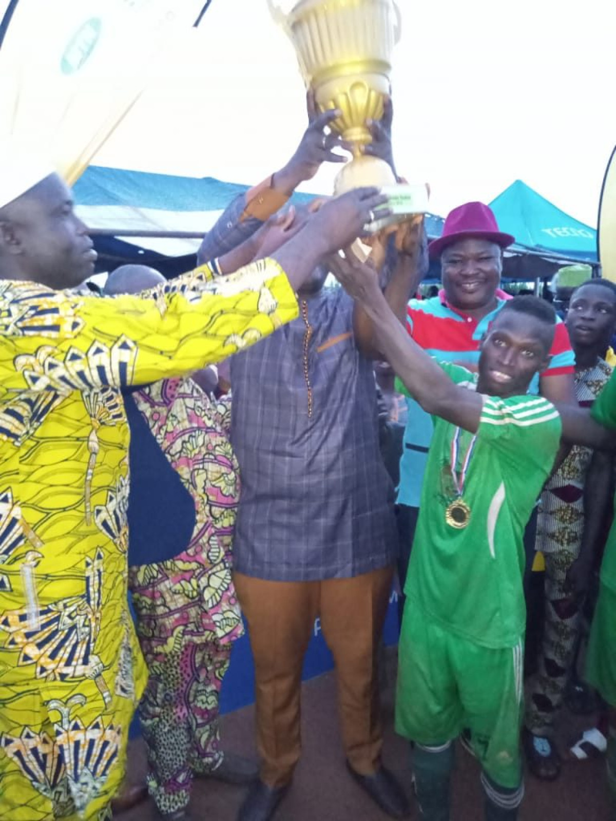 FINALE DU TOURNOI TGV A PARAKOU : Alcatit Fc soulève le géant trophée « Réussir à l’organiser, c’est déjà très important pour nous. », dixit Ignace Fassinou