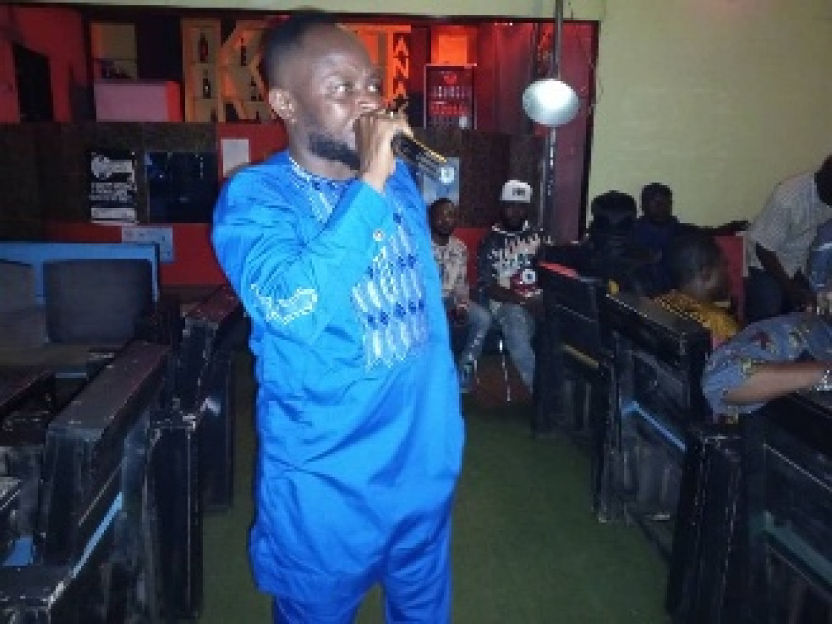 À travers une fête de retrouvailles à N'Dali: l'artiste El-Bosso a communié avec ses fans