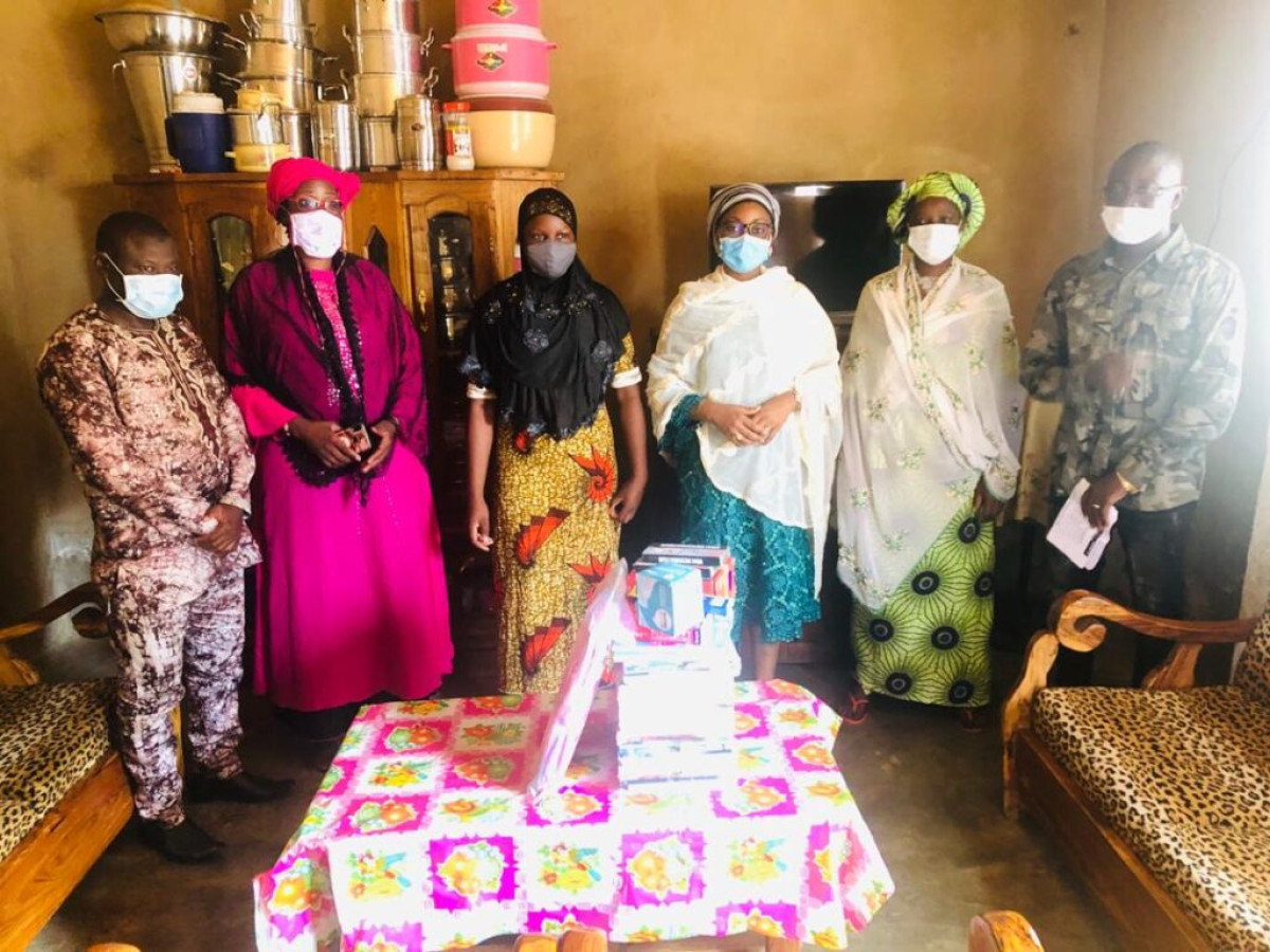 ACTIVITES DE AURELIE ADAM SOULE ZOUMAROU LE WEEKEND DERNIER: Les meilleurs élèves au Cep et Bepc de Nikki primés à domicile