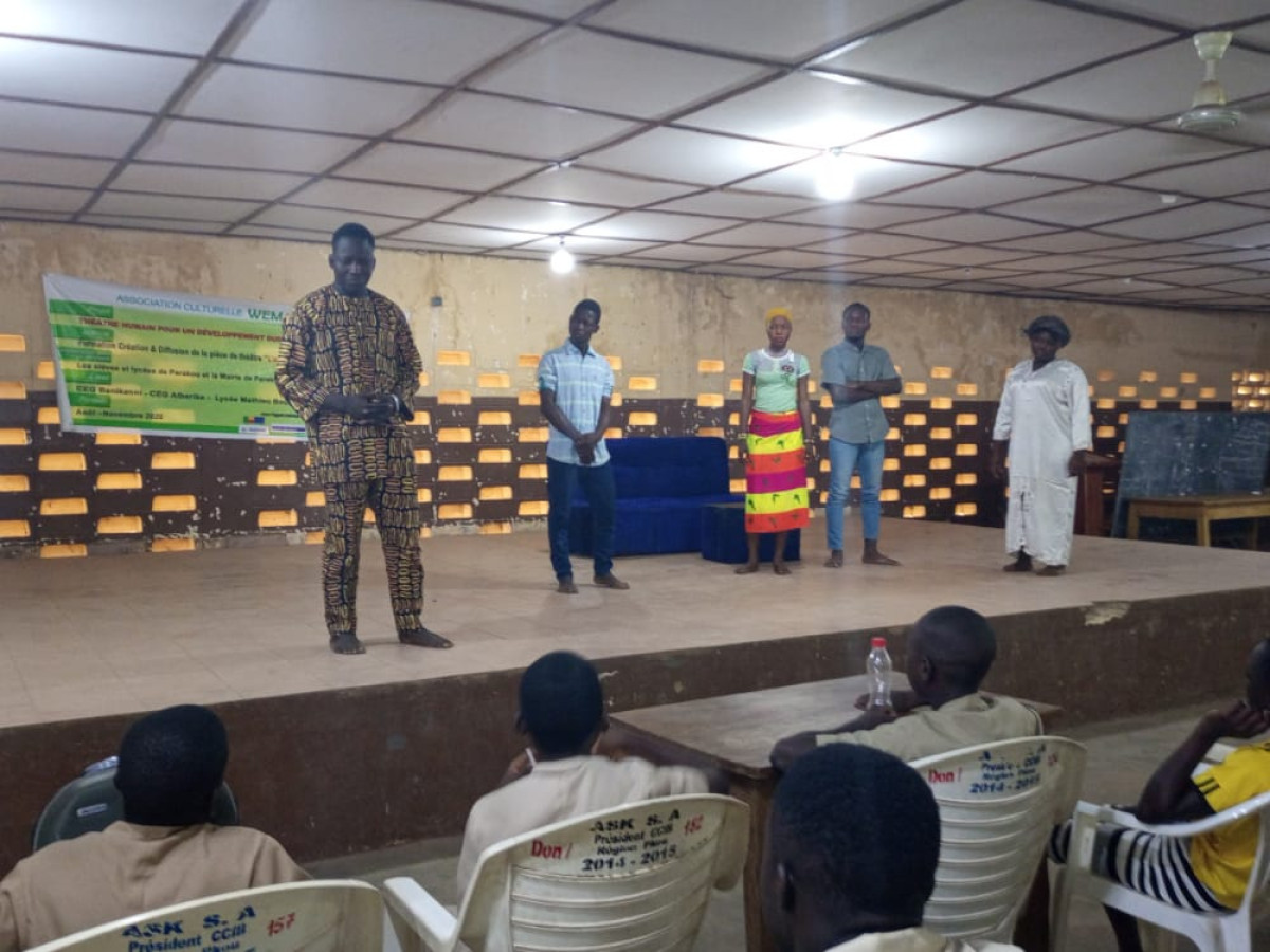 THEATRE POUR UN DÉVELOPPEMENT HUMAIN DURABLE CHEZ LES ENFANTS A PARAKOU : Des élèves mettent en scène «l’enfant du péché » de Josiane Bio Dafia