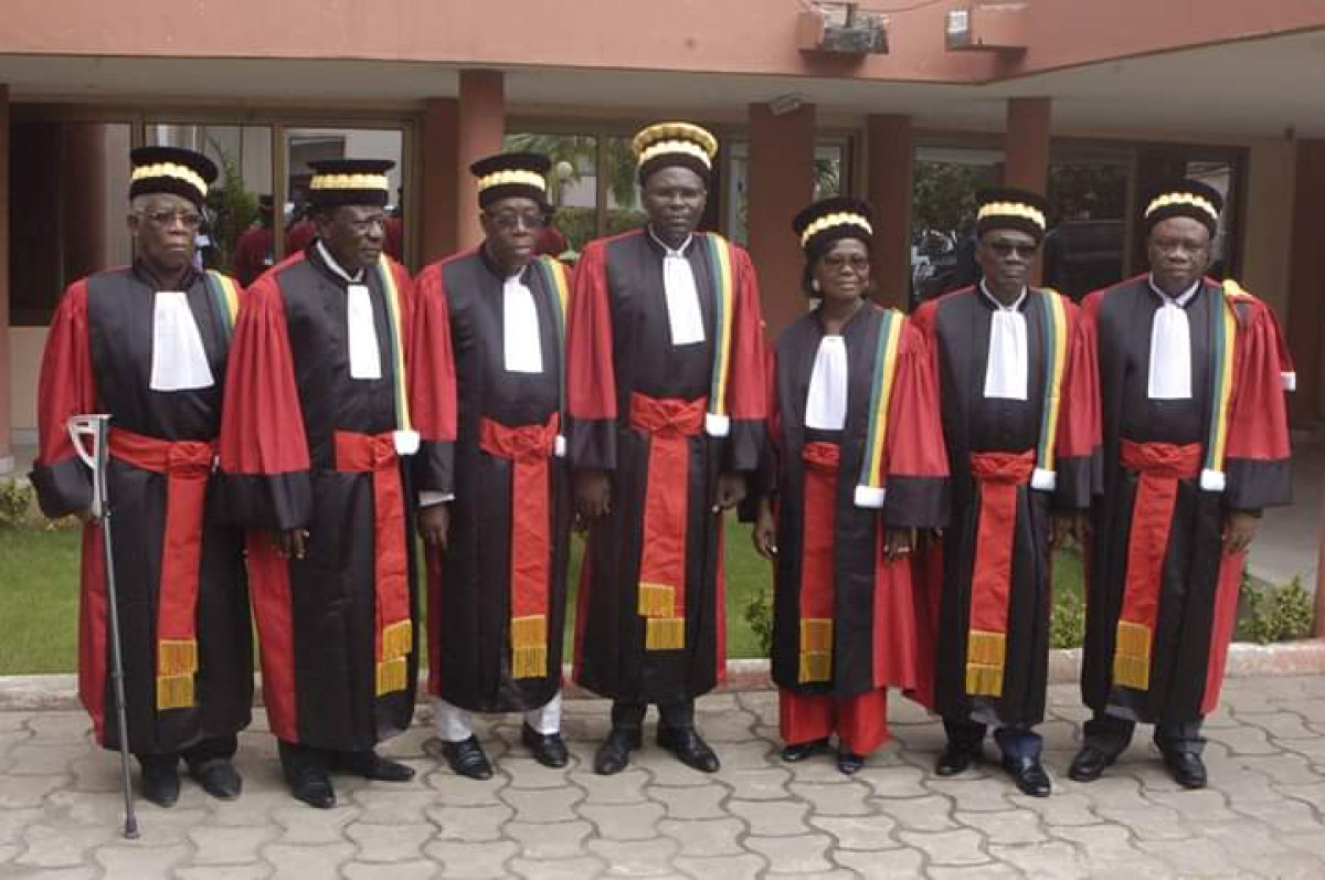 INTERDICTION DE DÉLIVRANCE DES ACTES DE L&rsquo;AUTORITÉ AUX PERSONNES RECHERCHÉES PAR LA JUSTICE AU BÉNIN : La cour constitutionnelle déclare conforme l&rsquo;arrêté interministériel