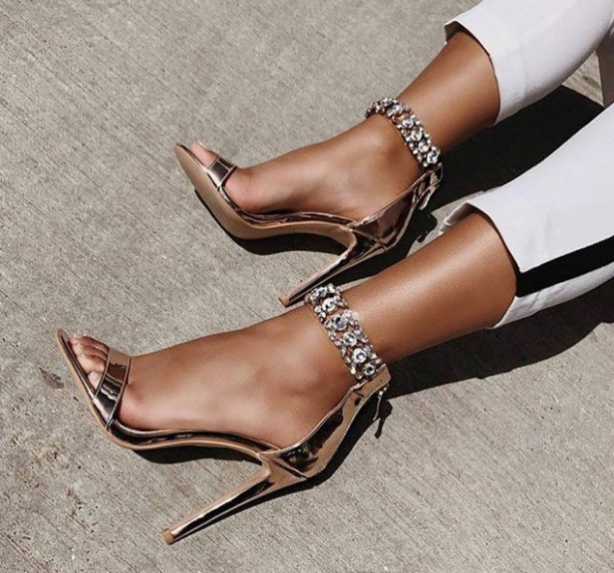 PORT DES CHAUSSURES A HAUTS TALONS : Une mortification volontaire au nom de la mode