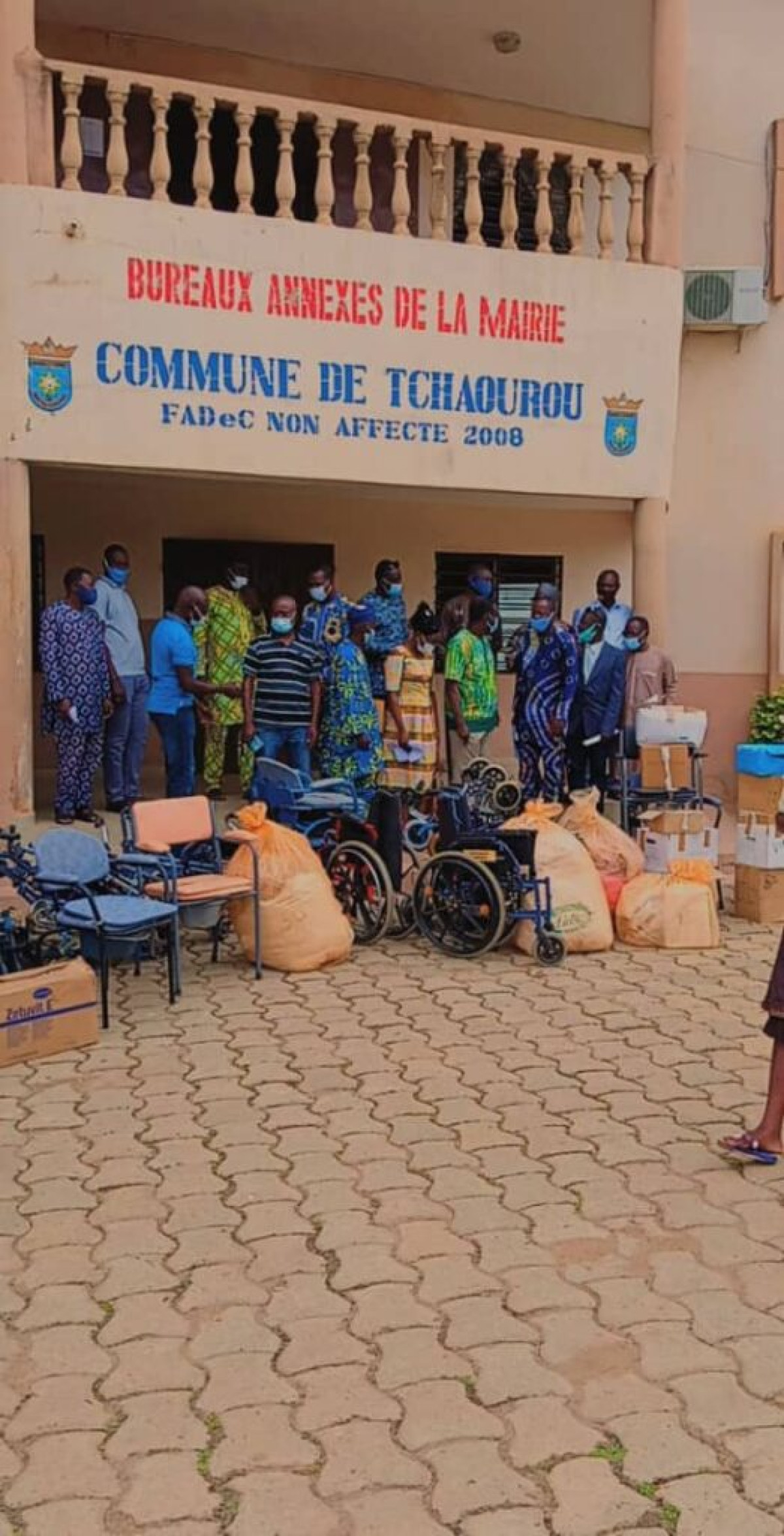 DON D&rsquo;ÉQUIPEMENTS MÉDICAUX À LA ZONE SANITAIRE DE TCHAOUROU : L&rsquo;Ong Afric Métamorphose soucieuse du bien-être des personnes vulnérables