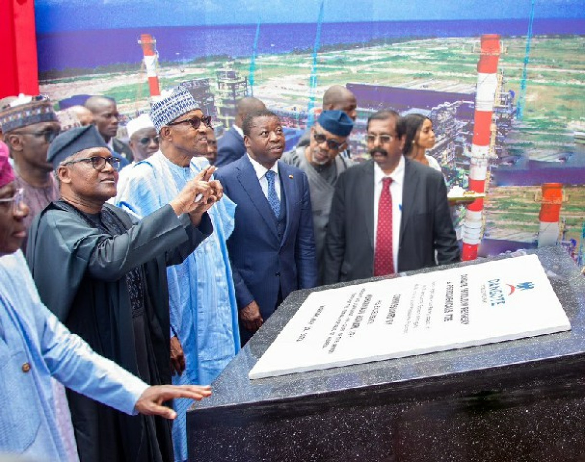 NIGÉRIA : Le milliardaire Dangoté inaugure la plus grande raffinerie de produits pétroliers d’Afrique . L’absence remarquable de Patrice Talon à l’inauguration