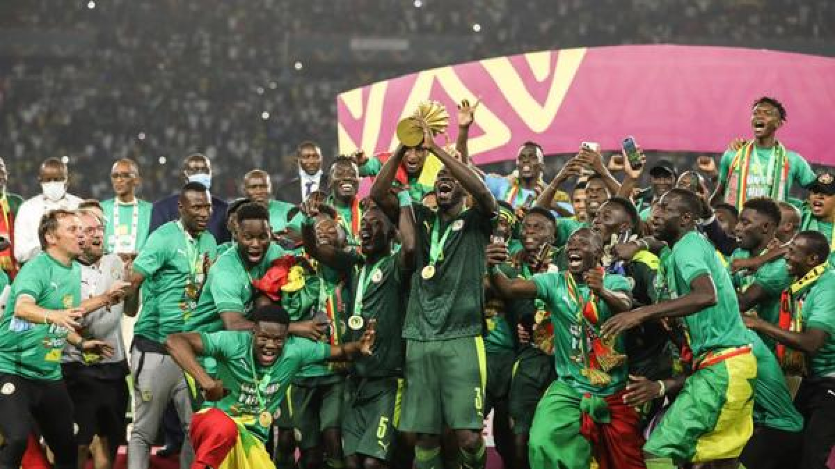 APRES LE SACRE DU SENEGAL POUR LA CAN : La journée de ce lundi déclarée chômée payée par le président Sall
