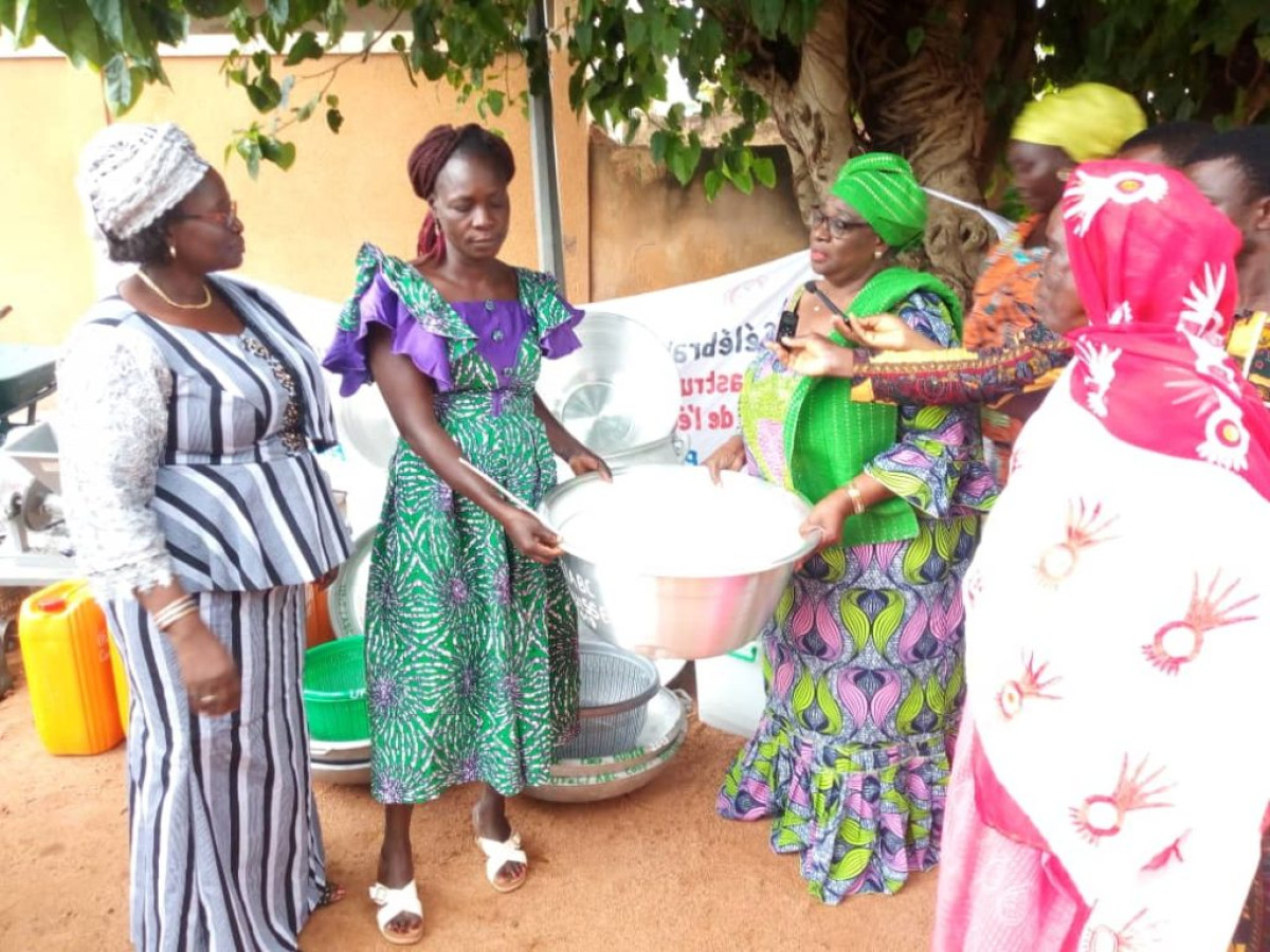 REMISE DE MATERIELS AUX GROUPEMENTS FEMININS DE PARAKOU : L’Ufec/abc engagée pour l’autonomisation des femmes