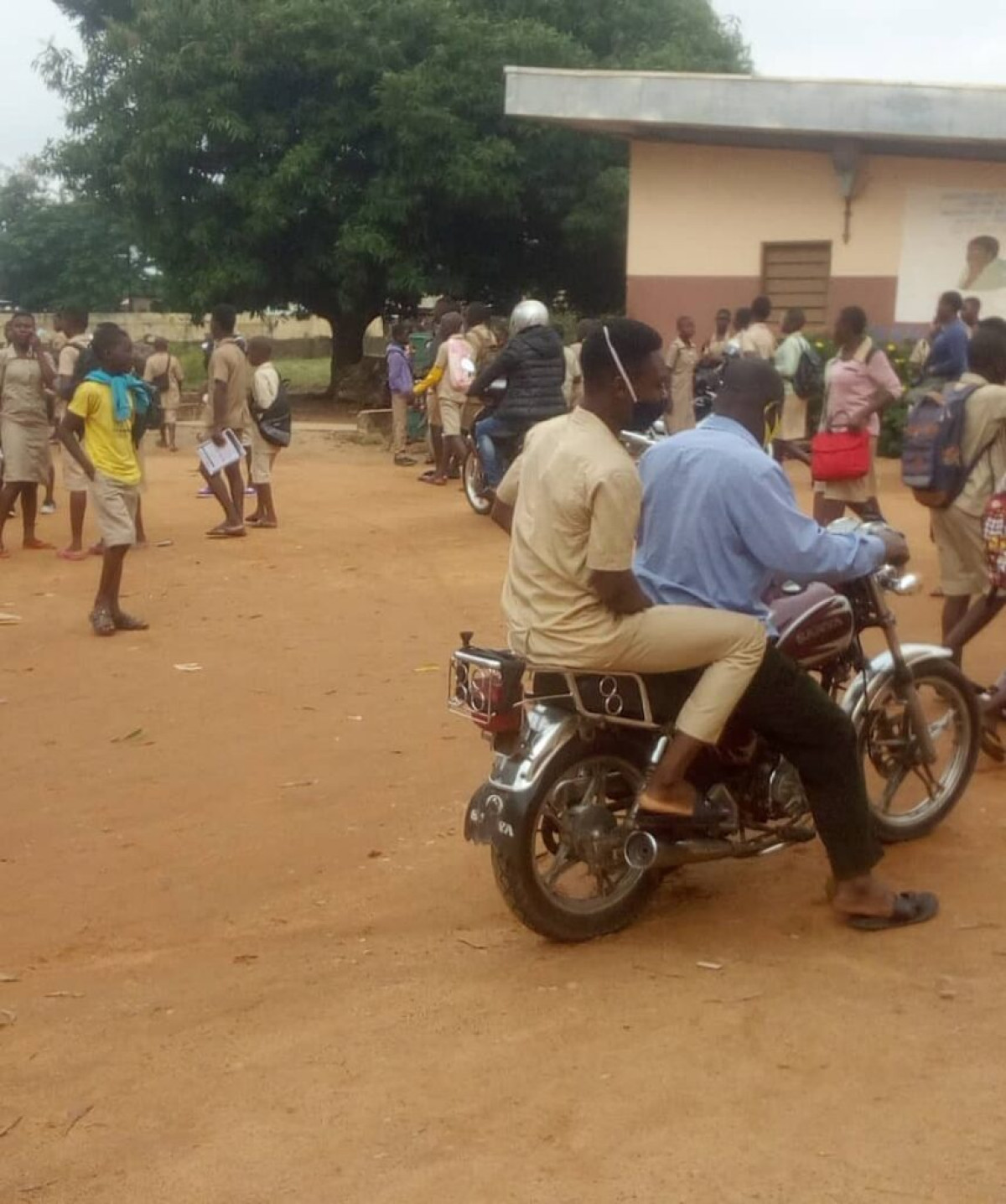 RENTRÉE SCOLAIRE 2020-2021 A PARAKOU : Les gestes barrières aux oubliettes