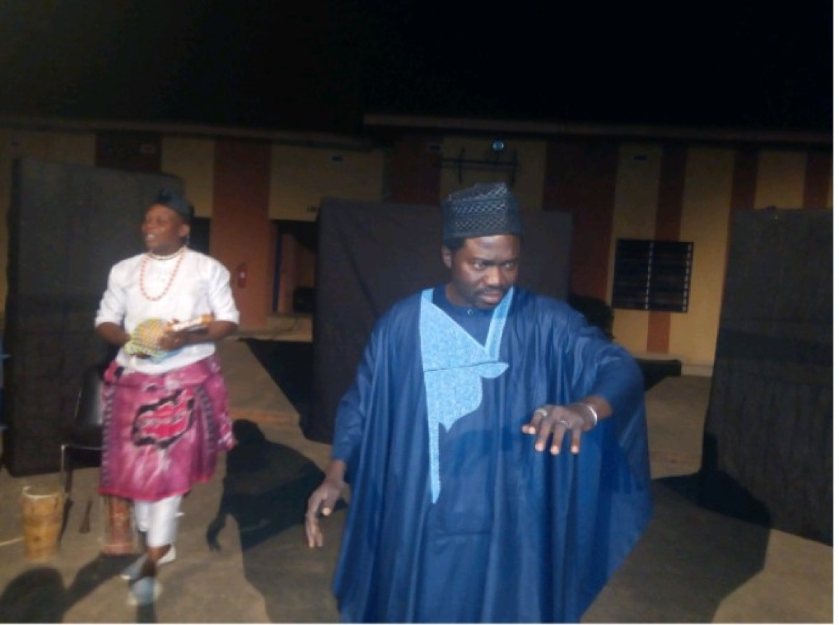 SOIREE DE CONTES AU CLAIR DE LA LUNE A PARAKOU : Patrice Toton a tenu le public en haleine