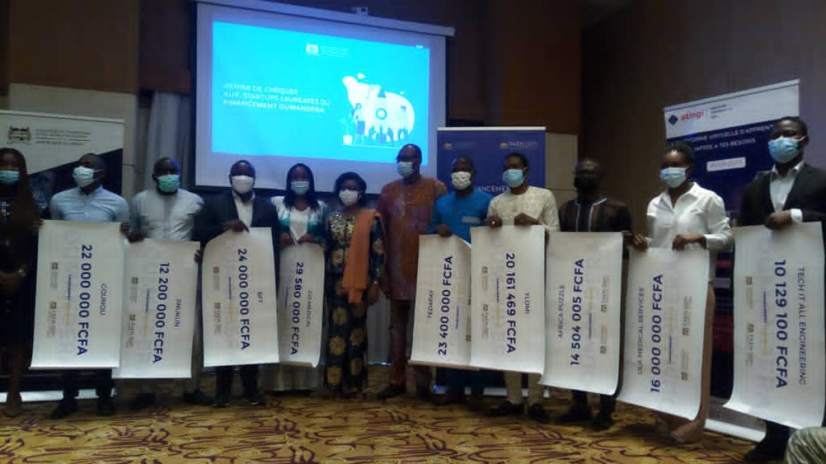 REMISE DE CHEQUES AUX STARTUPS LAUREATES DU FINANCEMENT « OUMANDERA » : 11 entreprises reçoivent l’appui du gouvernement
