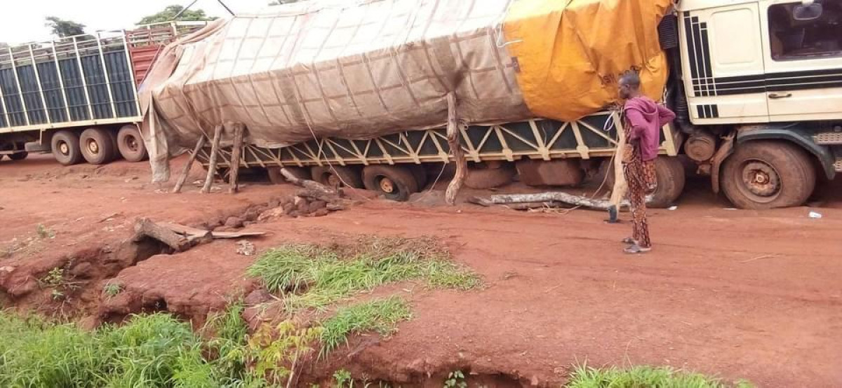 DÉGRADATION TRÈS AVANCÉE DES ROUTES DANS LE SEPTENTRION : C&rsquo;est fini, les 2Kp désormais coupées du reste du Bénin . Jusqu&rsquo;à quand le gouvernement restera-t-il insensible aux peines des populations ?