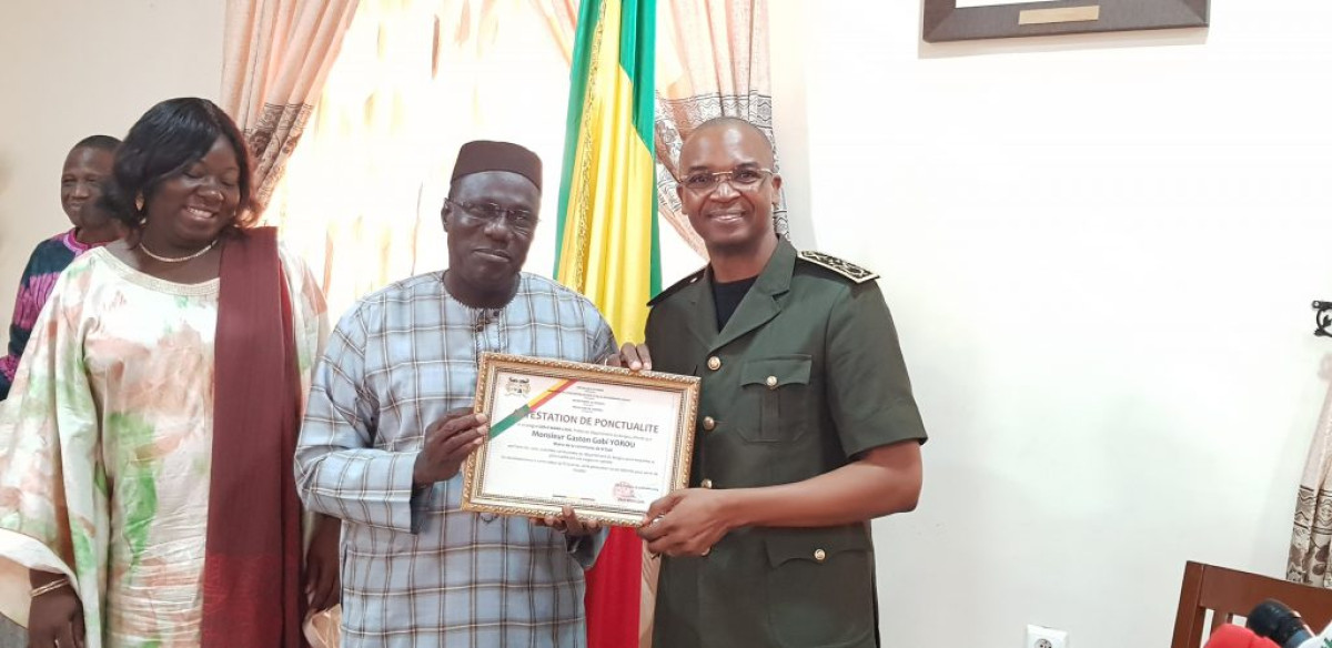 POUR SA PONCTUALITÉ LEGENDAIRE, Le préfet Cissé distingue le maire Yorou