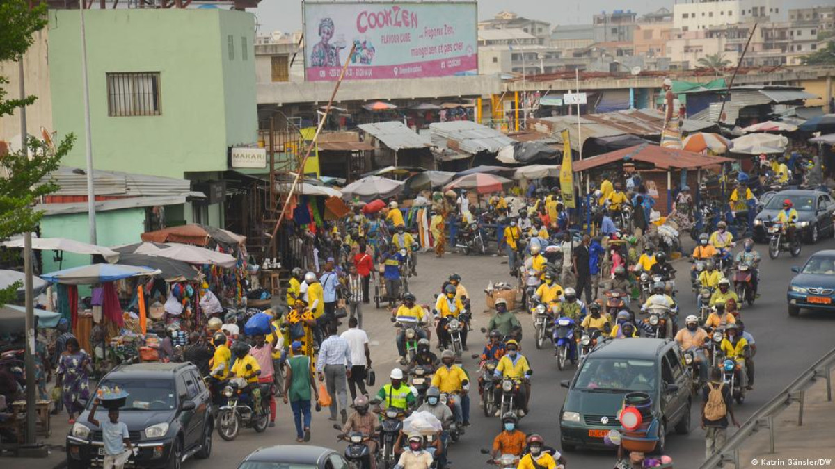 BÉNIN/RÉORGANISATION DE LA CIRCULATION DES VÉHICULES DE TRANSPORT A COTONOU : Le ministre Akotègnon suspend l&rsquo;arrêté du préfet Orounla  . Il lui est également interdit de prendre toute sorte d&rsquo;arrêté jusqu&rsquo;à nouvel ordre