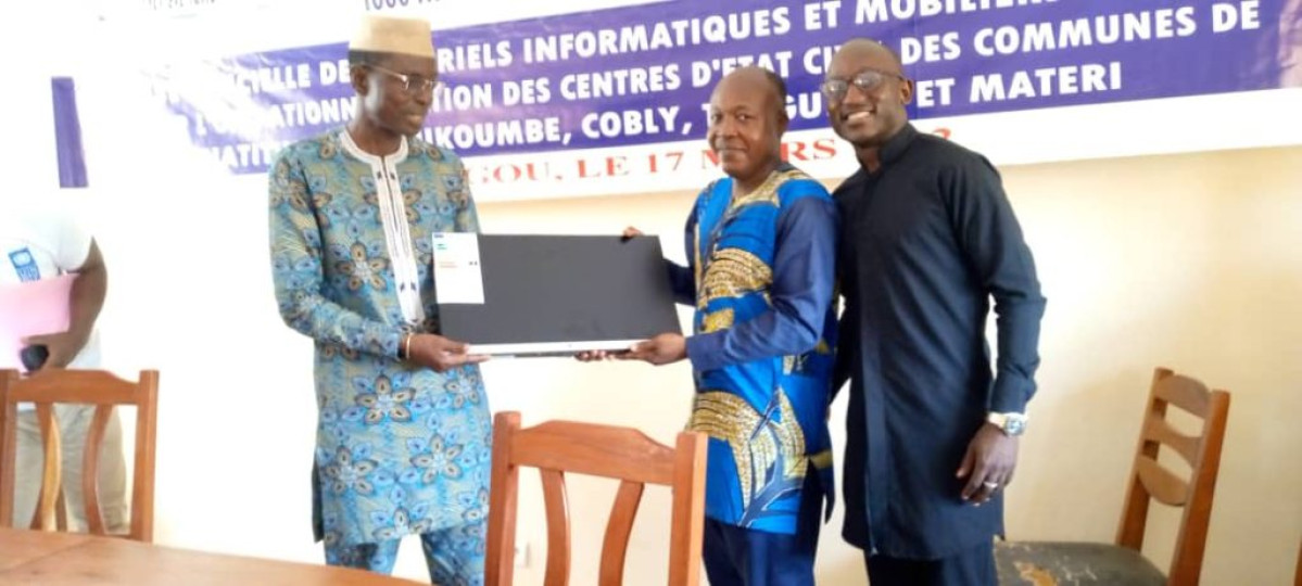 LUTTE CONTRE L&rsquo;EXTRÉMISME VIOLENT À NATITINGOU : Le maire Ouindéyama reçoit un important lot de matériels