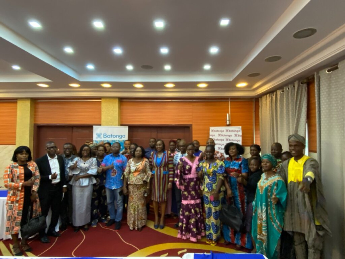 POUR UN ACCÈS AUX SERVICES NUMÉRIQUES ET À L’AUTONOMISATION DES FEMMES RURALES : Les Fondations Batonga et Roi Baudouin lancent le projet SheDigital  . 7 500 femmes du Bénin et du Sénégal seront impactées