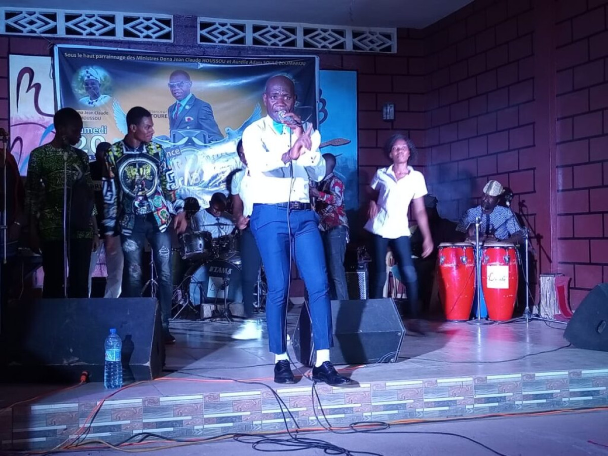 PROJET « AMBIANCE TOUR DE BAR POUR LA PAIX AU BÉNIN » : L’artiste Aziz Touré engagé pour une élection présidentielle apaisée