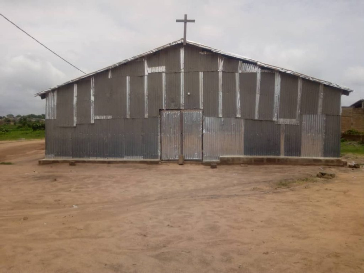 PARAKOU : Une église cambriolée  . Des matériels et du vin emportés