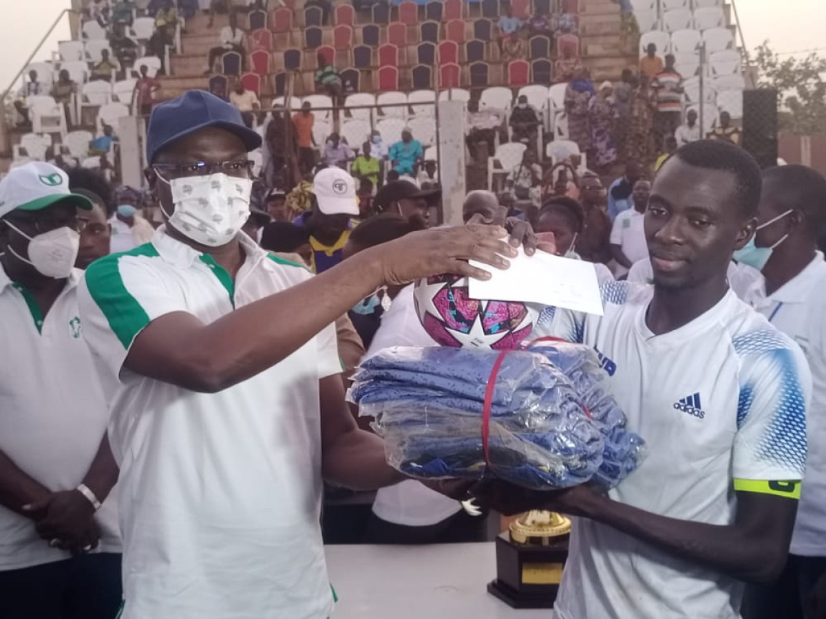 FINALE DU TOURNOI DES ENGAGÉS DU BLOC RÉPUBLICAIN :  Autour du cuir rond, Adambi communie avec la jeunesse parakoise