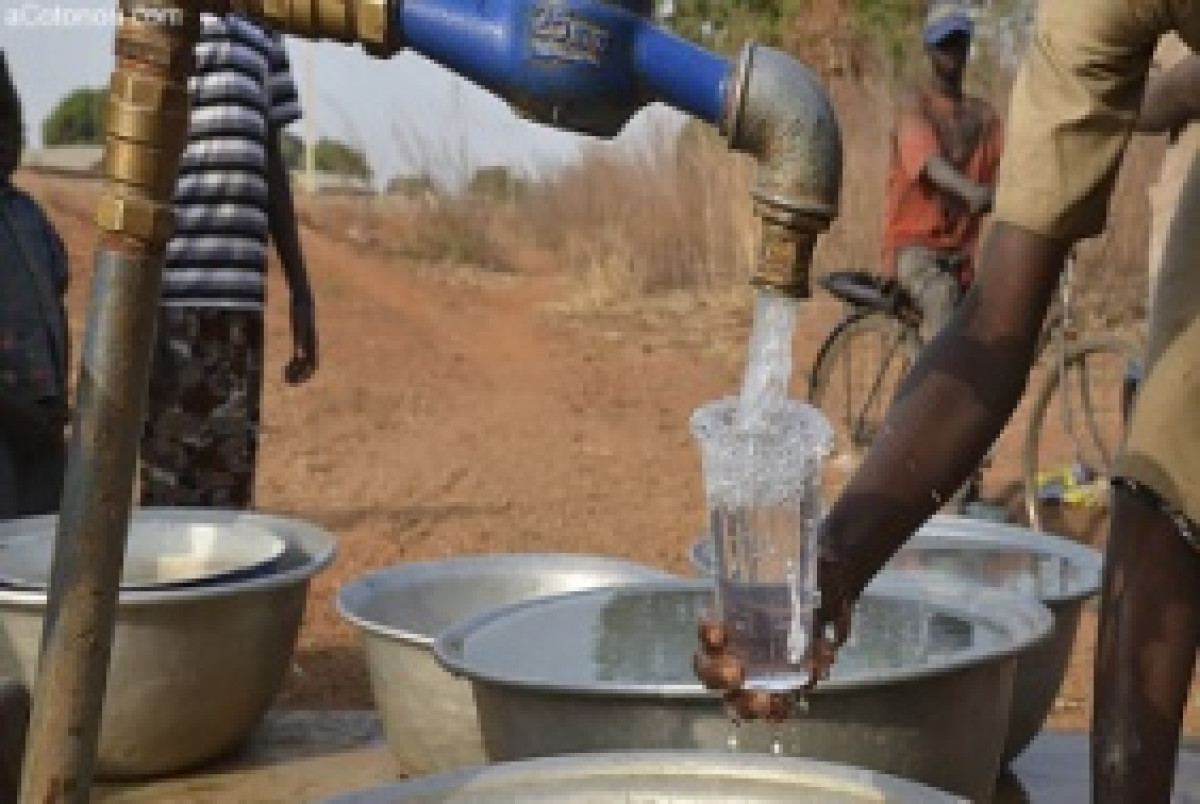 DISTRIBUTION D&rsquo;EAU POTABLE EN MILIEU RURAL AU BÉNIN : Le gouvernement approuve des contrats de partenariat public-privé