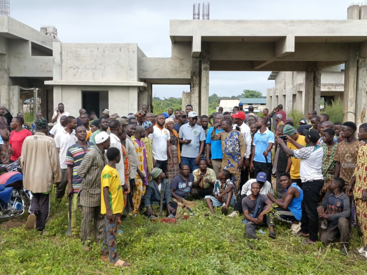 Après l'annonce de la reprise des travaux de construction de l'hôpital de zone de Tchaourou :Le maire Rafiou Owotché mobilise ses populations pour le nettoyage du chantier