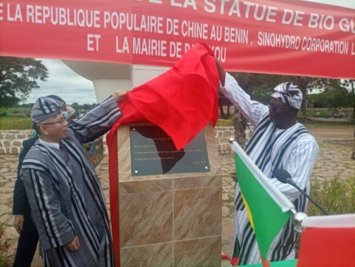 RÉHABILITÉE PAR L&rsquo;AMBASSADE DE CHINE : La mairie réceptionne la statue de Bio Guerra