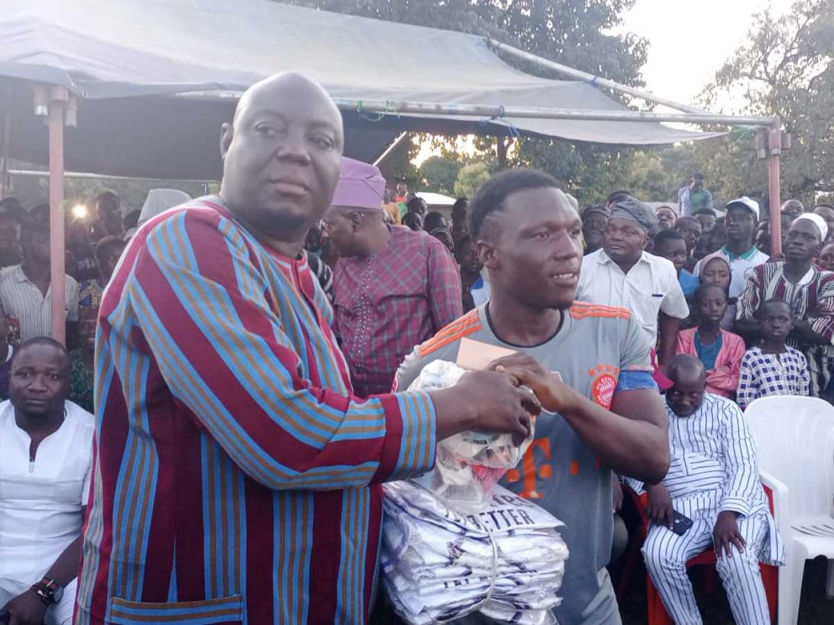 TCHAOUROU/FINALE DU TOURNOI « JEUNESSE SANS VIOLENCE » À BÉTÉROU : Le Ca Yves Chabi Atta prône la paix à travers le cuir rond  . L&rsquo;He Bio Sounon Bouko apporte son soutien aux jeunes