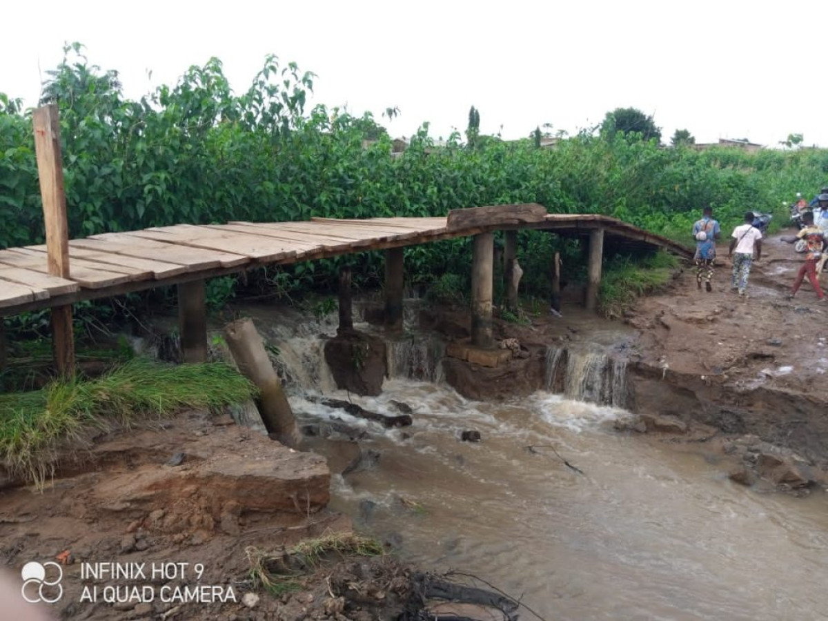 PARAKOU : Le pont qui relie le quartier Gah-Gbégou à Kpérou-Guèrra a cédé