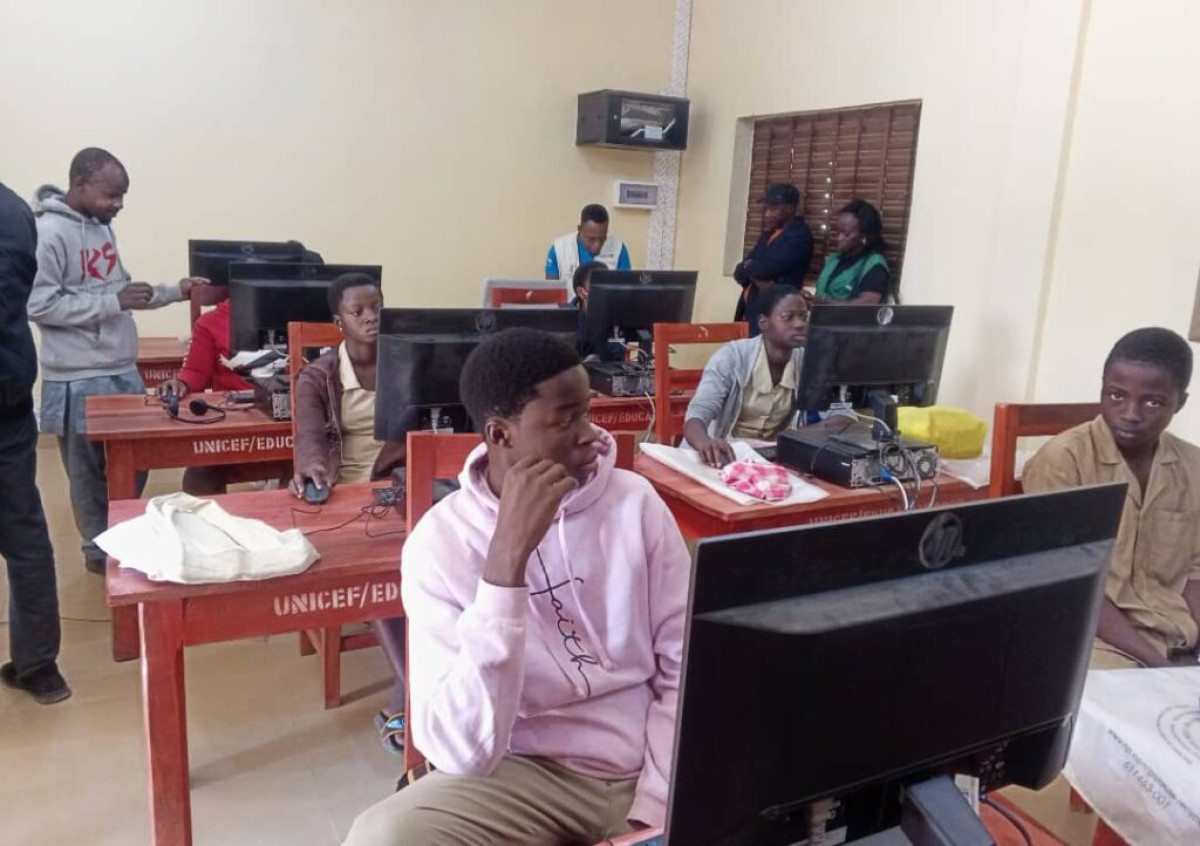 Disponibilité d&rsquo;une salle de classe numérique au ceg Banikoara: les élèves préparés aux défis technologiques