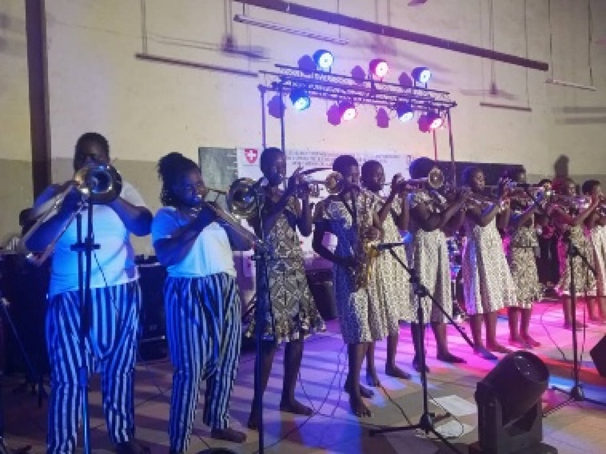 Formation de jeunes filles en instruments de musique: Pari gagné pour l’association Kabiéssi et la Coopération Suisse