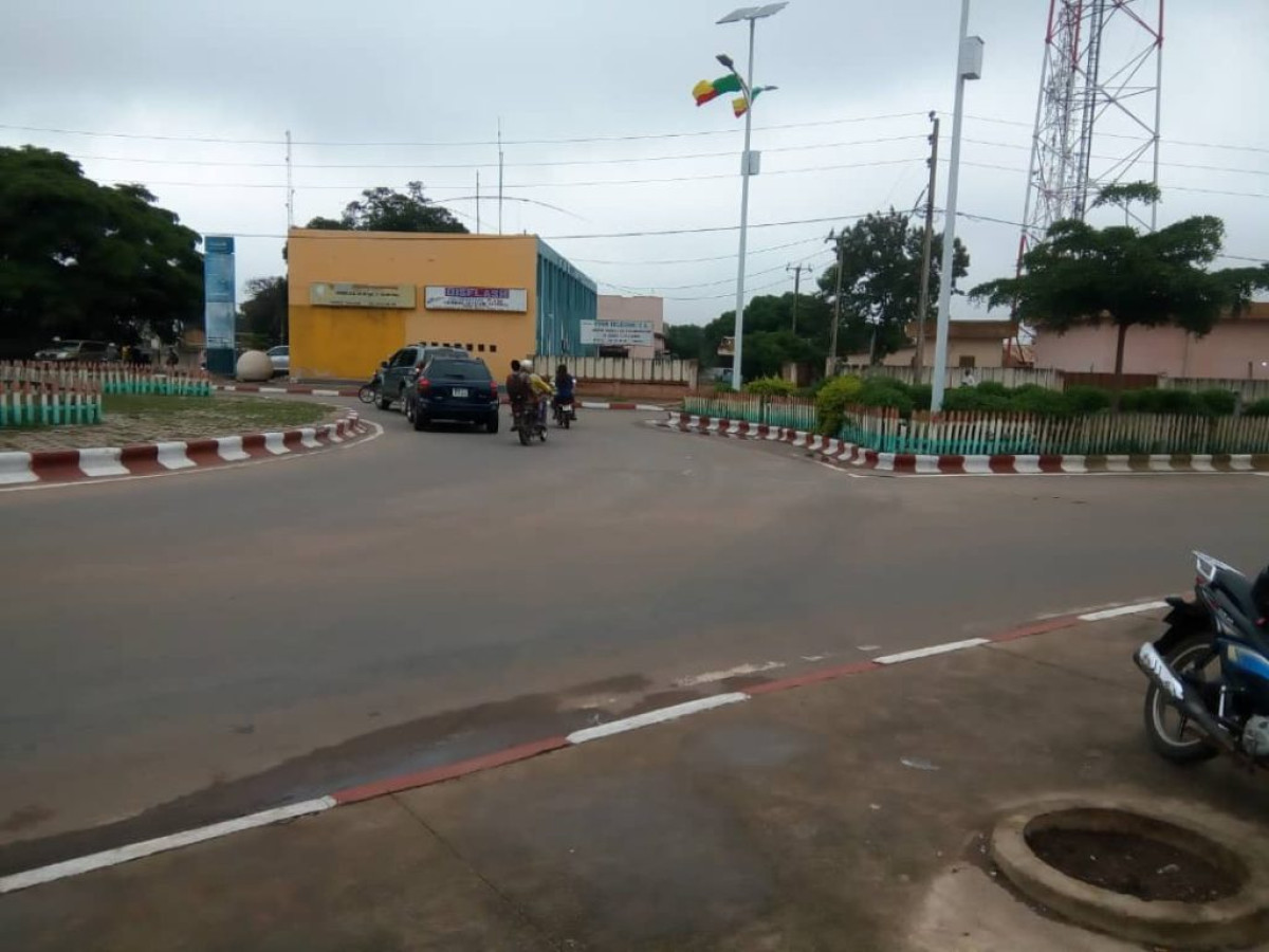 PARAKOU : Les riverains se plaignent des fleurs sur certains carrefours