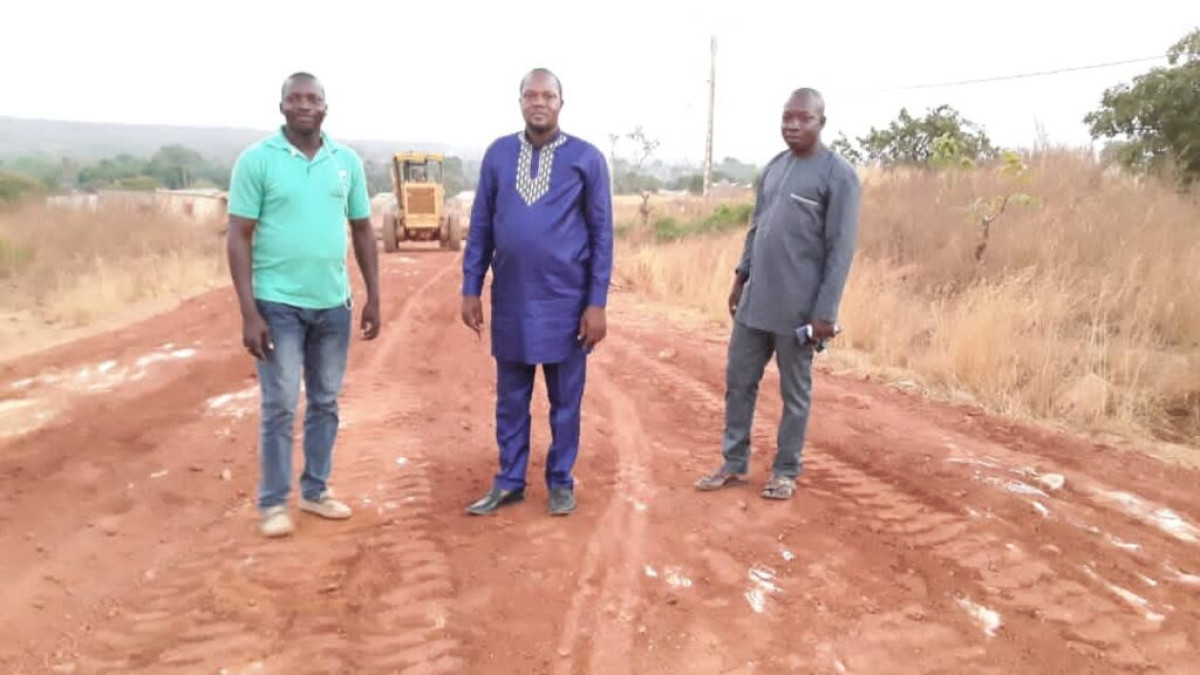 DÉMARRAGE DES TRAVAUX DE L’INITIATIVE « MA ROUTE» POUR L’AMENAGEMENT DES POINTS CRITIQUES DE L’AXE KOTA-KOUANDE : Didier Kouandé-Sounon y a crû et les populations l’accompagnent
