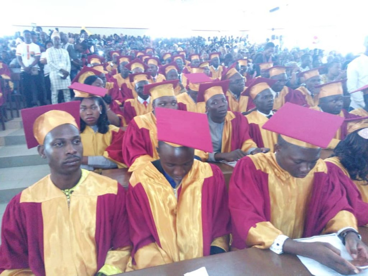 PRESTATION DE SERMENT ET DE REMISE D’ATTESTATIONS PROVISOIRES A L’UNIVERSITE DE PARAKOU : 86 nouveaux docteurs en médecine ont reçu leurs parchemins