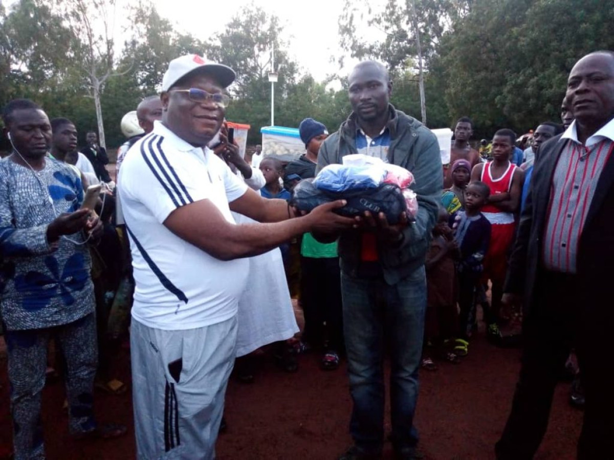 CHAMPIONNAT DEPARTEMENTAL DE BOXE BORGOU-ALIBORI À PARAKOU  : Le grand geste de générosité de Pierre Hinvi  . Les représentants des deux départements connus